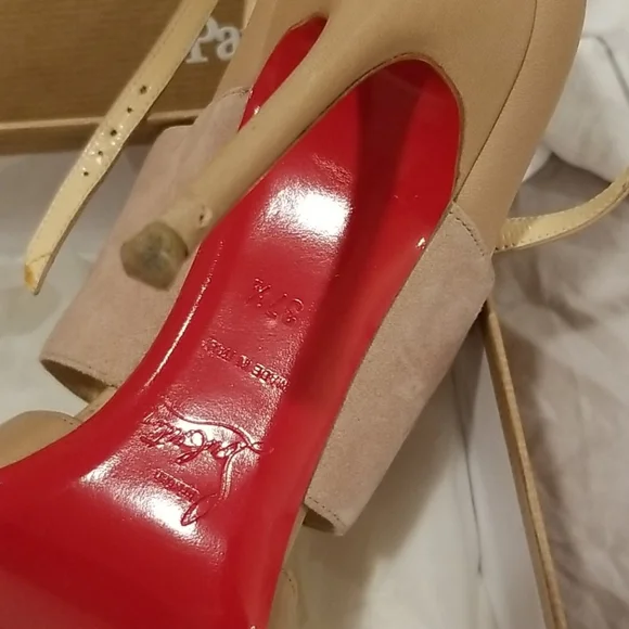 Christian Louboutin - Picture 4 of 12